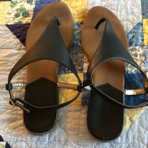 Flat sandals